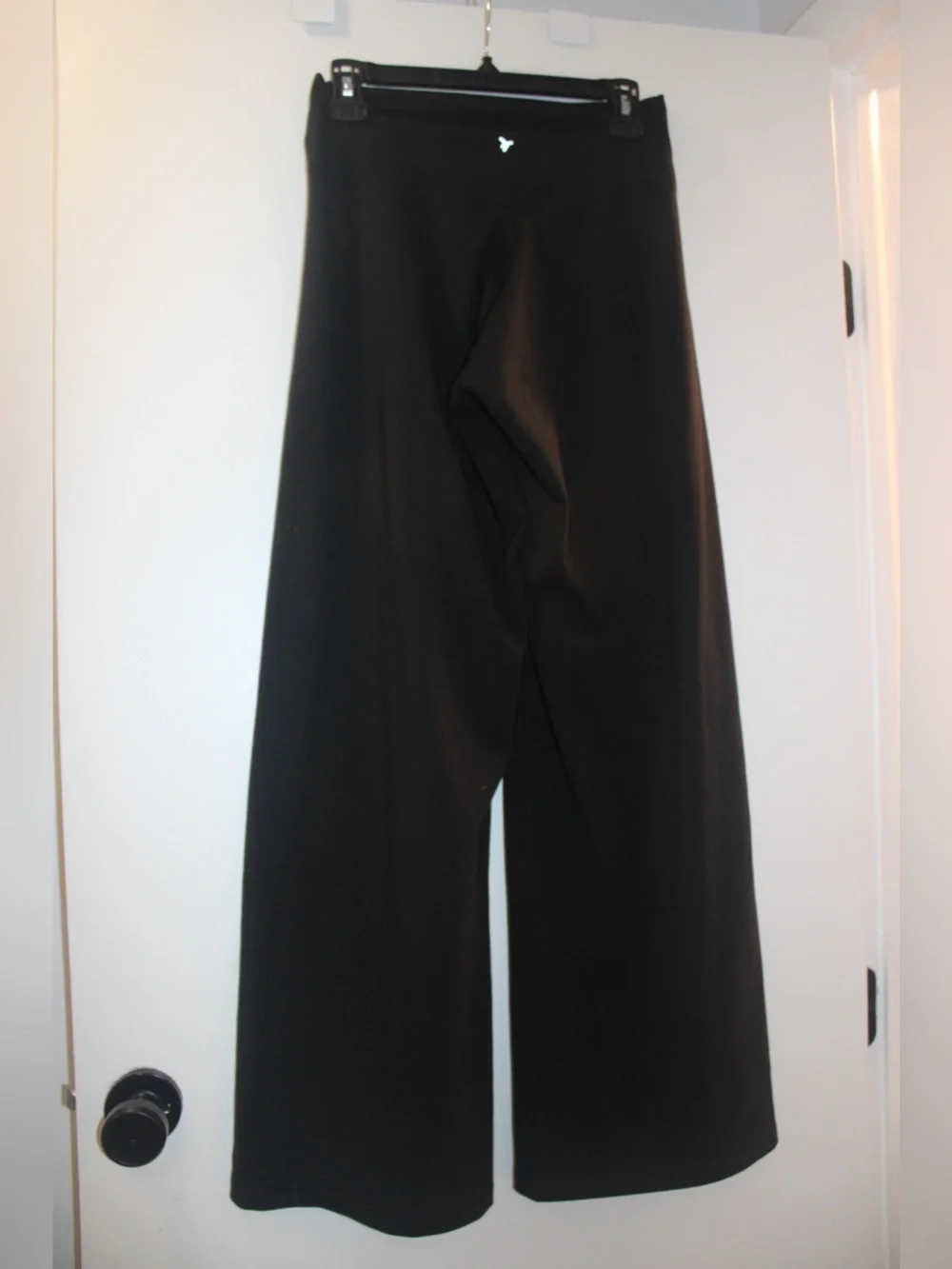 Women’s Extra High-Waisted PowerChill Wide-Leg Pants Old Navy - Picture 3 of 6